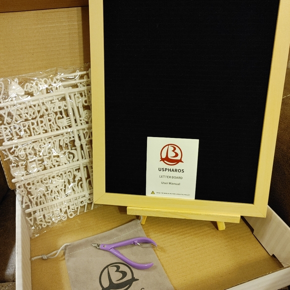 New Black Felt Letter Board 11" x 14" includes easel & 328 pieces - Picture 2 of 8
